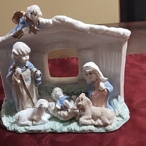 NATIVITY VINTAGE AUTOM PORCELAIN.